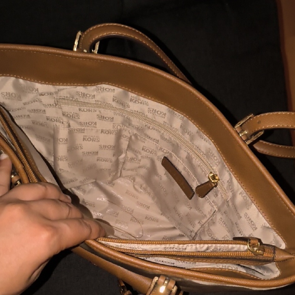 Michael Kors | Tan and Cream Tote Bag - Picture 5 of 7